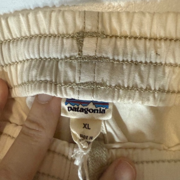New With Tags Patagonia Shorts Yellow Undyed Natural Funhoggers - Picture 5 of 6